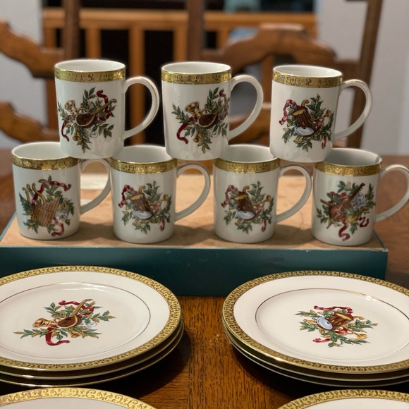 Gold Buffet Christmas dishes - Picture 2 of 8